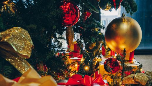 Christmas tree gifts golden red decor