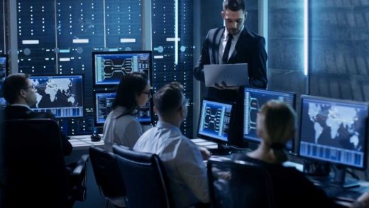 data-center-control-it-specialists-network-monitoring