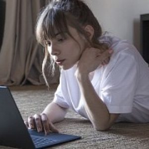 Windows 10 pro available for free for surface laptop users