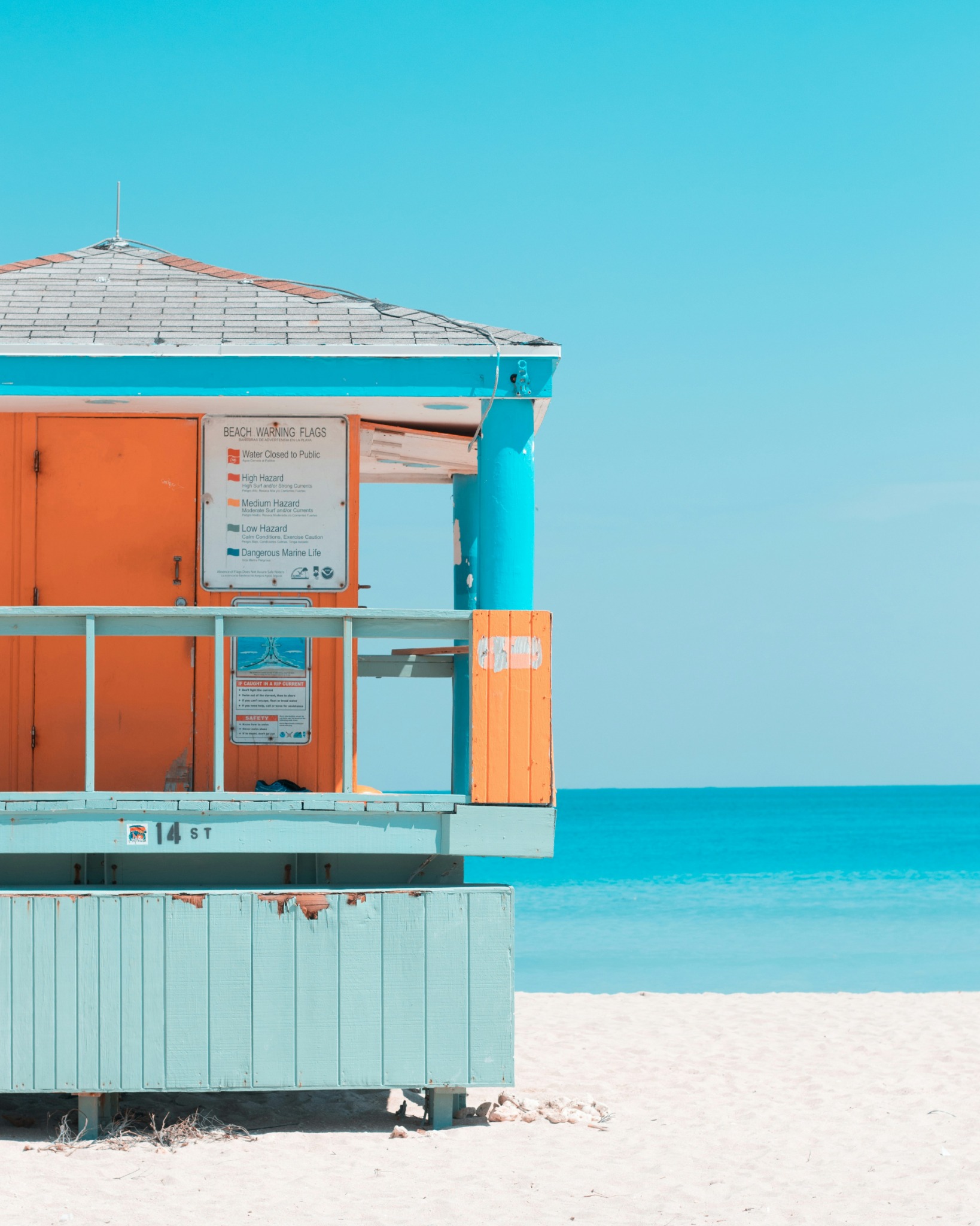 Beach lifeguard tower