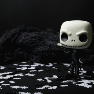 Figure skull confetti dark