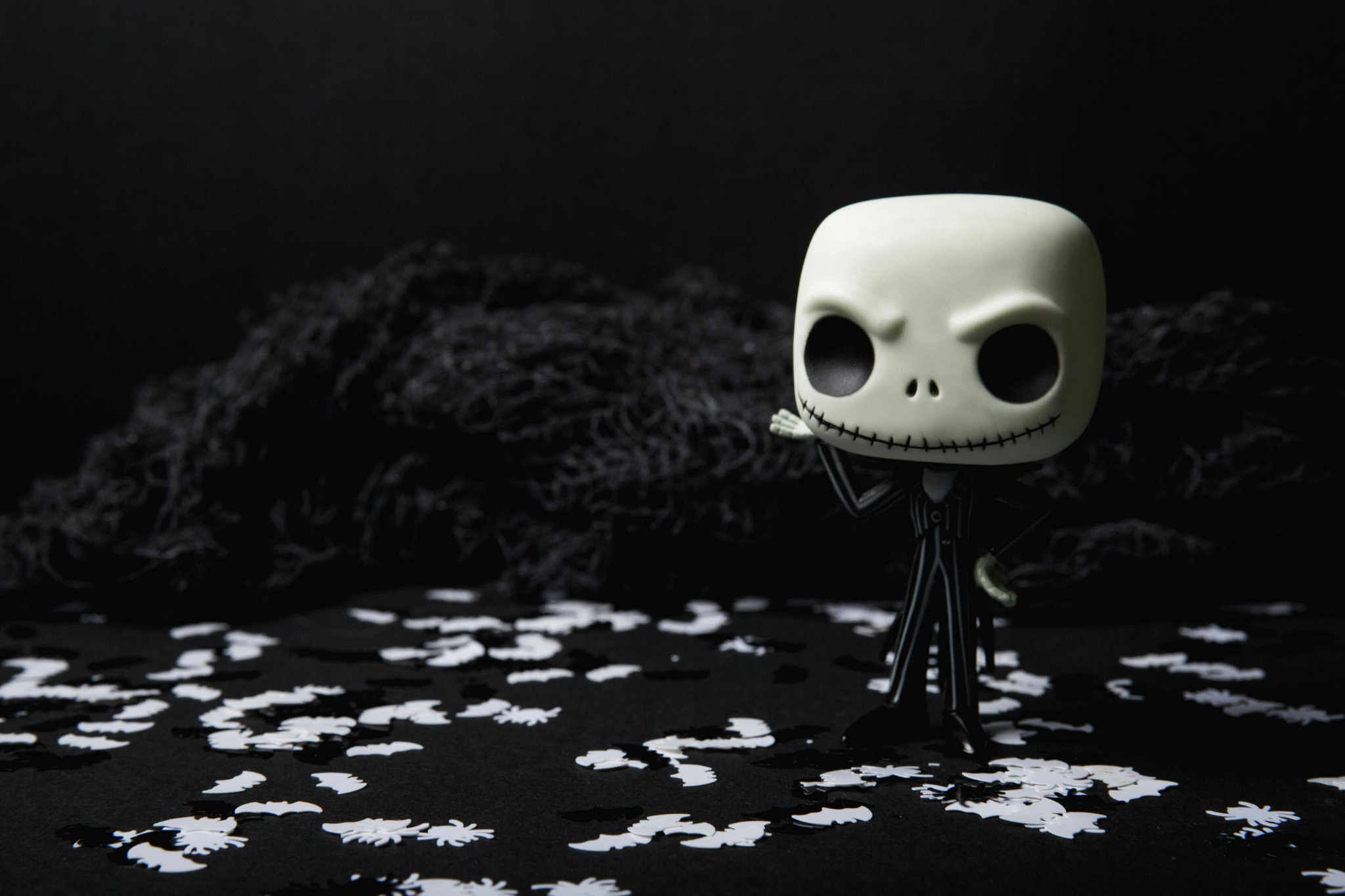 Figure skull confetti dark