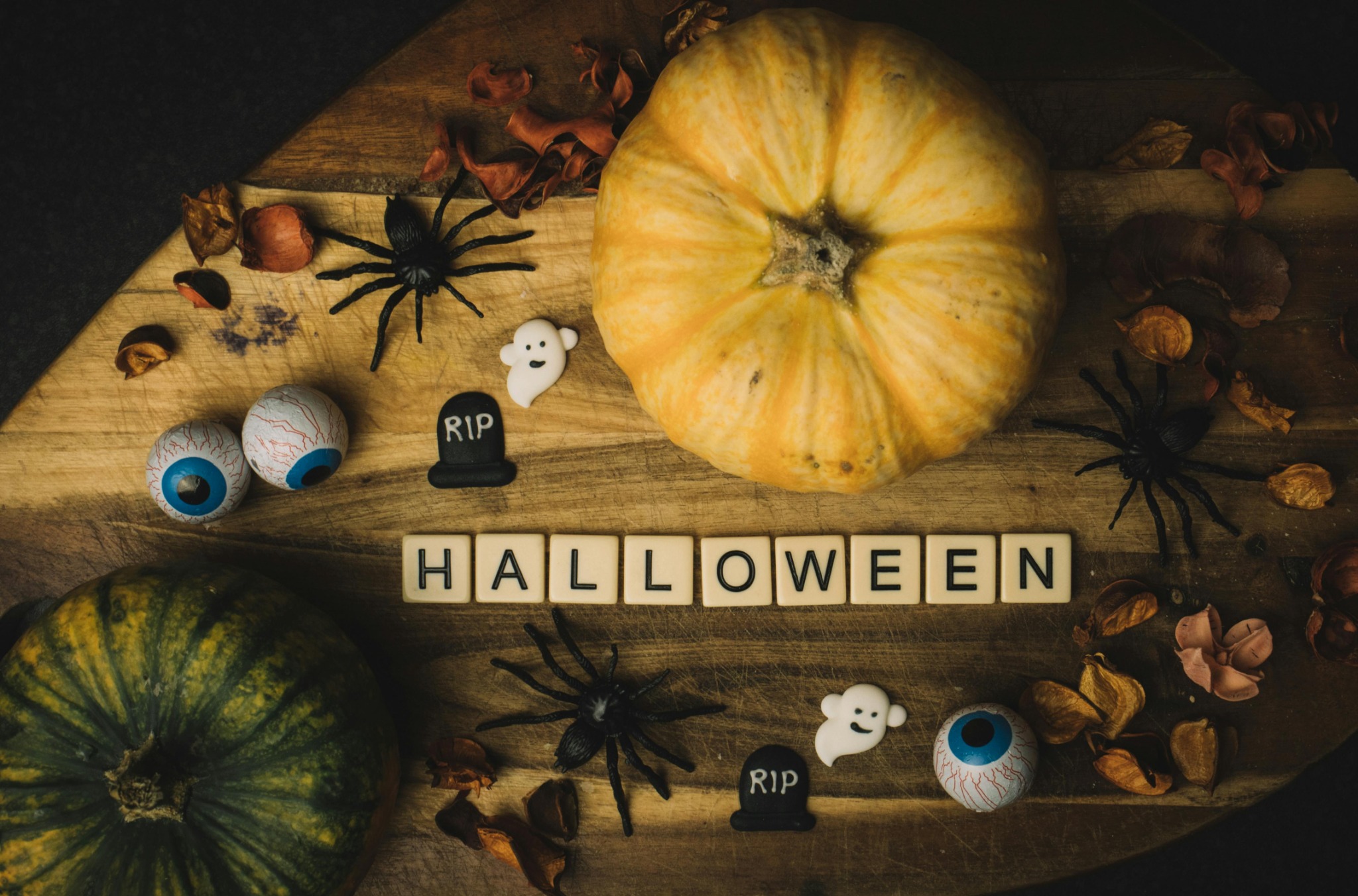 Halloween flatlay pumpkins decor