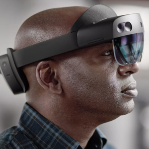 Guy wearing hololens 2