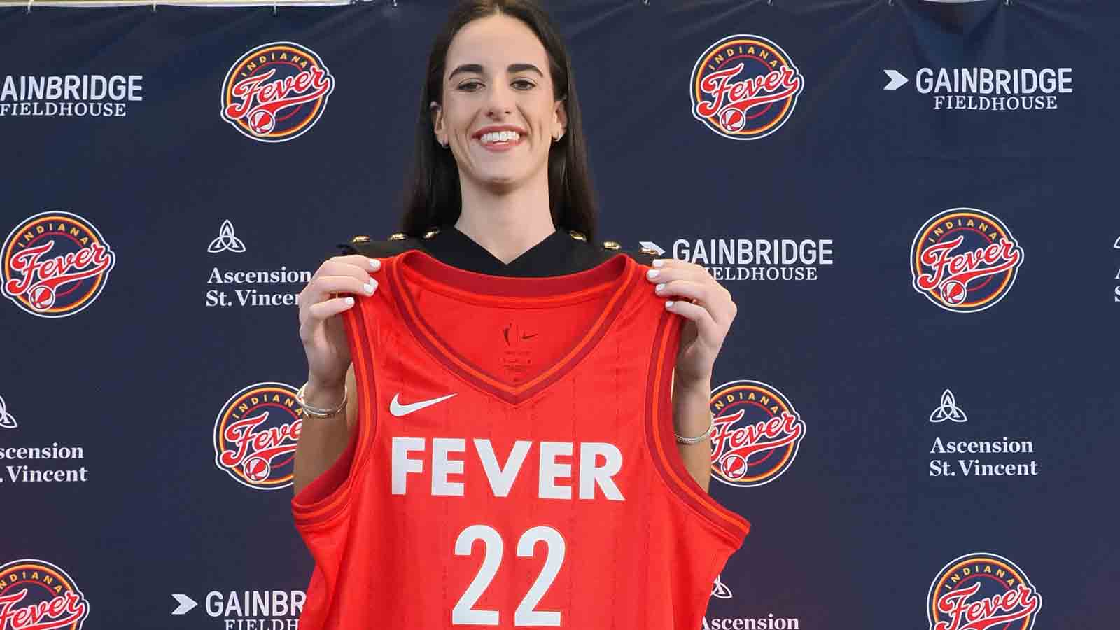 Caitlin clark red jersey wallpaper