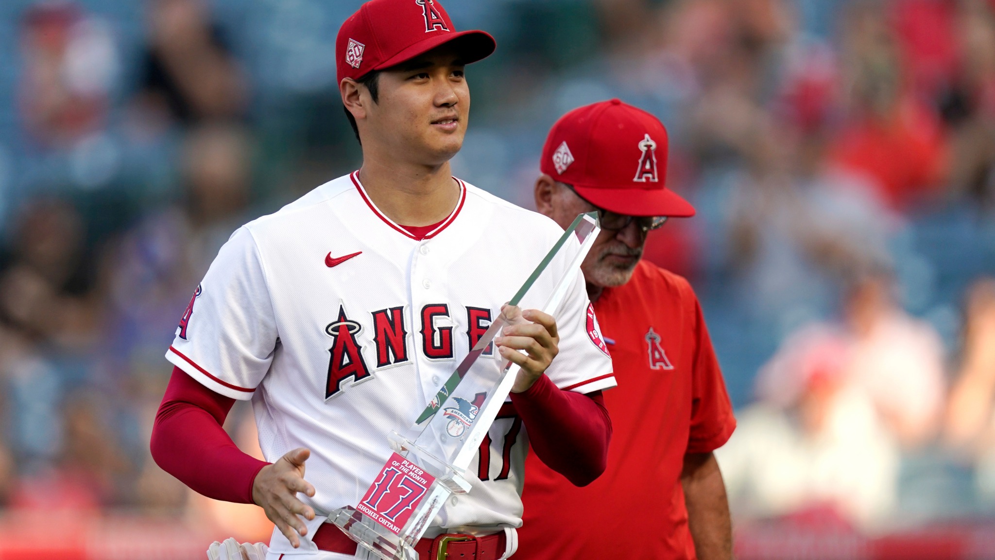 Shohei ohtani with trophy