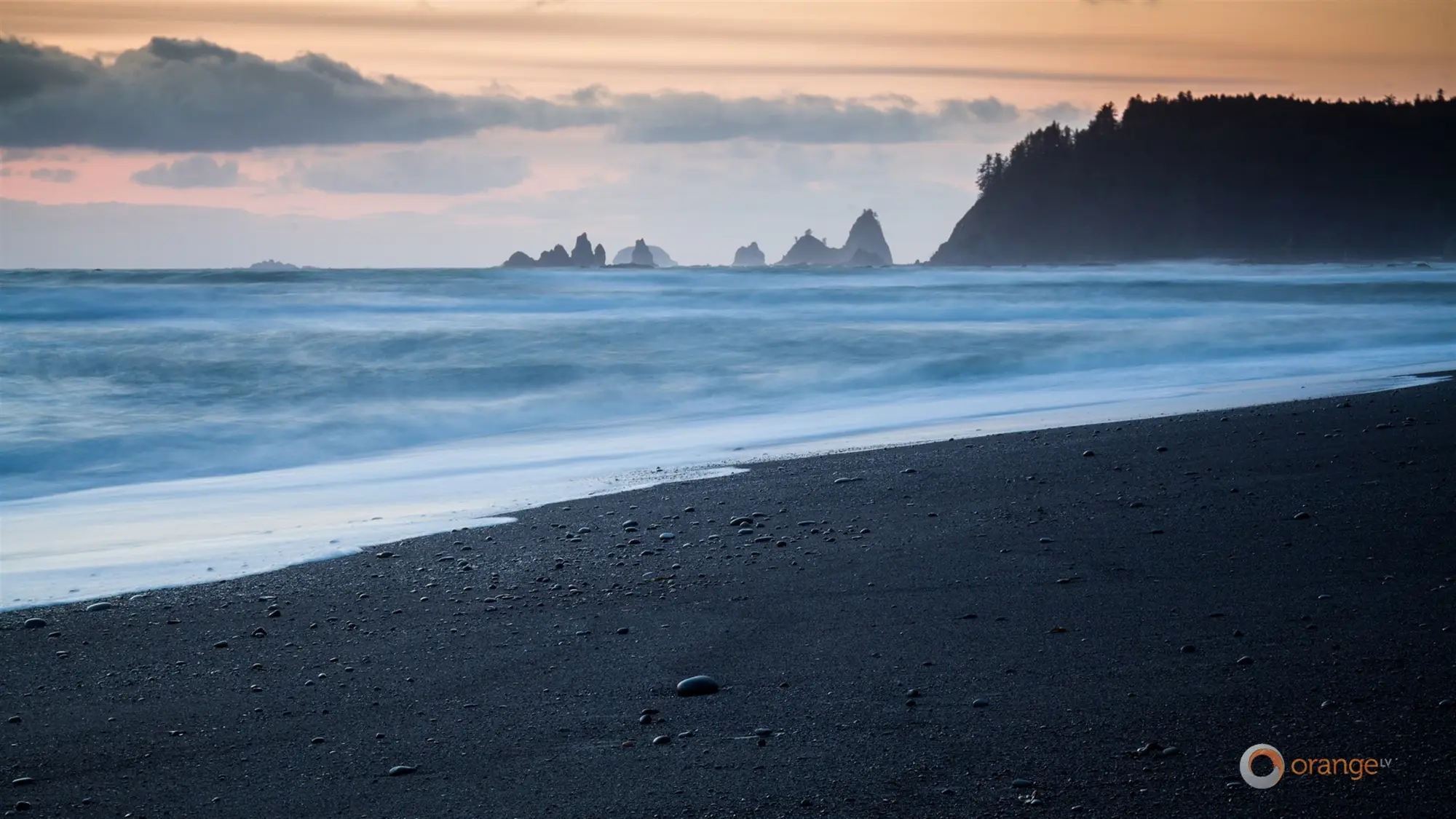 OLV Photography - Ocean wallpaper preview on a Windows desktop
