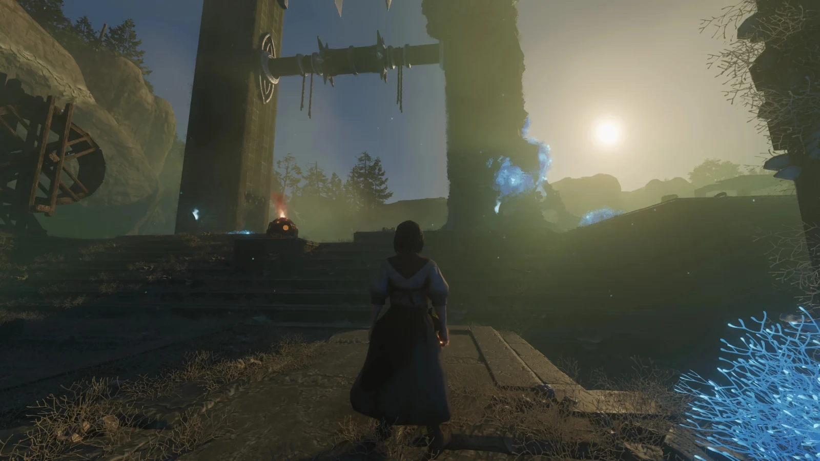 A player stands in the Shroud with the fog thinned out by the Less Dense Shroud Fog mod, so the ruins and moon are clearly visible